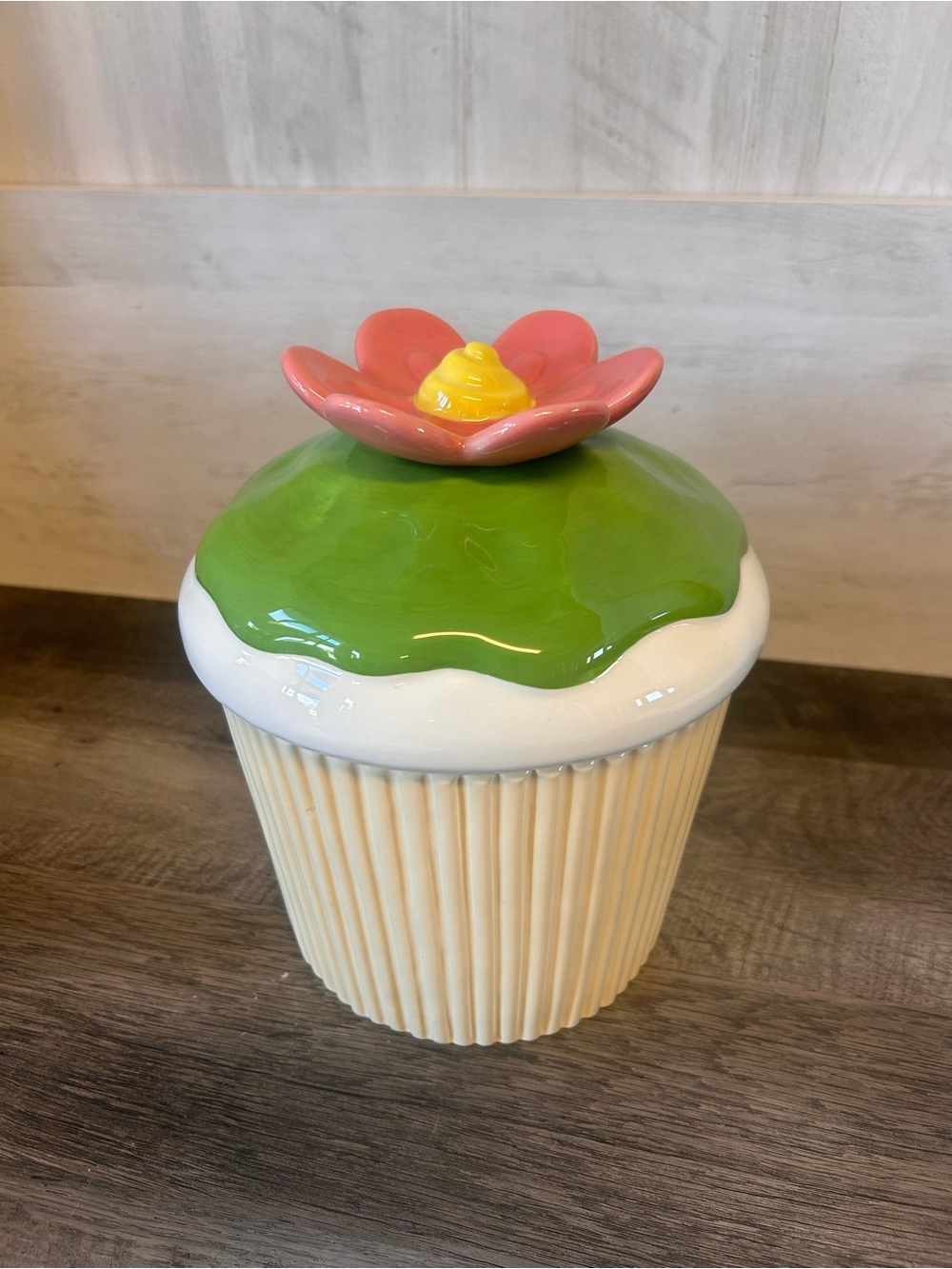 CAKE BOSS cupcake ceramic cookie jar